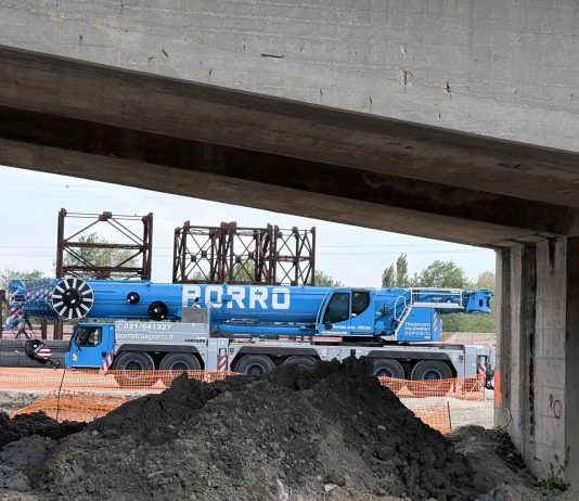 Ponte di San Benedetto, prima gru in cantiere per rimuovere le travi