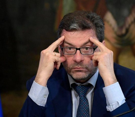Manovra, Giorgetti: “Burrasca all’orizzonte, ma l’Italia non è spendacciona”