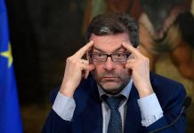 Manovra, scostamento da 28 miliardi. Giorgetti: “Serve un approccio più prudente”