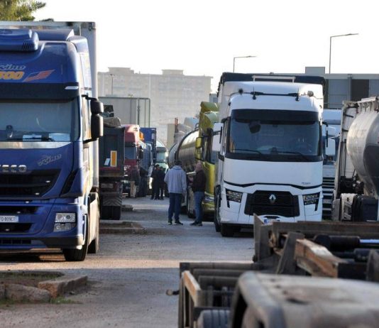 Protesta Tir, il Garante chiede la precettazione: “Pericolo grave per i cittadini”