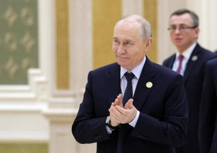 putin_afp_applauso_1010