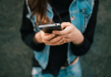 WhatsApp down oggi, problemi anche per Facebook e Instagram: cosa succede