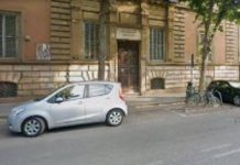 Roma, ‘lista stupri’ e una svastica nei bagni del liceo Righi