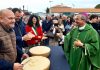 Gonzaga, festa del Ringraziamento con il Vescovo Busca: sfilata di trattori e battesimo