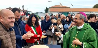 Gonzaga, festa del Ringraziamento con il Vescovo Busca: sfilata di trattori e battesimo