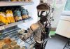 I robot lavorano al supermercato in Danimarca, gli umanoidi tra scaffali e casse