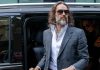 “Spietato e calcolatore con un insaziabile appetito sessuale”: le durissime accuse in tribunale a Russell Brand