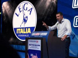 Lega, Salvini confermato segretario: “stop aiuti a Kiev”. Scontro con i giornalisti
