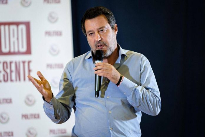salvini_microfono_ipa
