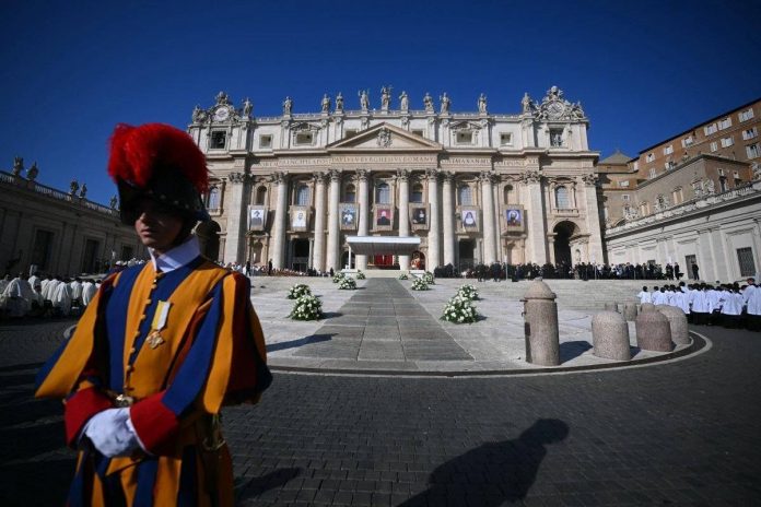 sanpietro_santi_afp