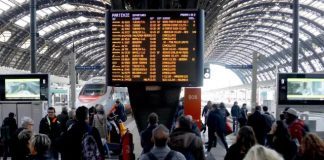 Ottobre di scioperi, domani il primo stop: coinvolti scuola, sanità e ferrovie