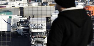 Caro carburanti, continua la protesta dei tir: stop e rallentamenti su A1 e A30