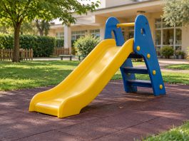 Migliora e torna a casa il bimbo di 3 anni caduto dallo scivolo all’asilo