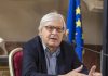 Sgarbi resta in Terapia intensiva al Gemelli e continua le terapie, condizioni critiche stabili