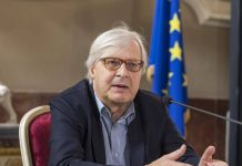Sgarbi resta in Terapia intensiva al Gemelli e continua le terapie, condizioni critiche stabili