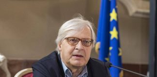 Vittorio Sgarbi è stabile e vigile, continua ricovero in Terapia intensiva al Gemelli