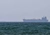 Iran, Pasdaran: “Petroliera con 2 milioni di barili greggio urta mina a Hormuz, nave in fiamme”