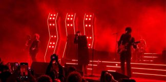 The Strokes, a Bologna anche ‘Bella ciao’ per una band che non vuole piacere a tutti i costi