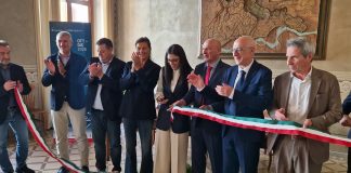 Inaugurata in piazza Broletto la seconda fase espositiva della mostra “Trame d’acqua”