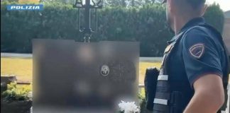 Si accanisce contro lapide ex sindaco per una vicenda degli anni ’60: denunciata 90enne
