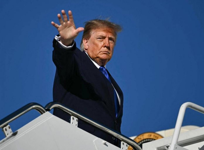 trump_braccio_afp_2210