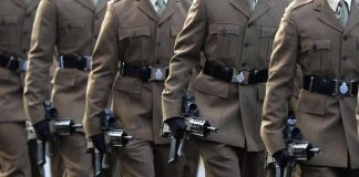 Regno Unito, il capo dell’esercito evoca il rischio guerra. L’esperto: “Il Paese non è pronto”