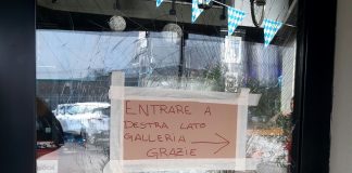 Suzzara, spacca la vetrata del bar dopo il rifiuto di servirgli alcol