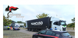 Viadana, cade dal camion al centro commerciale: autista ferito alla testa