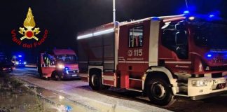 Auto travolta dalla piena del Meduna, tre persone bloccate su un isolotto: scatta il salvataggio aereo